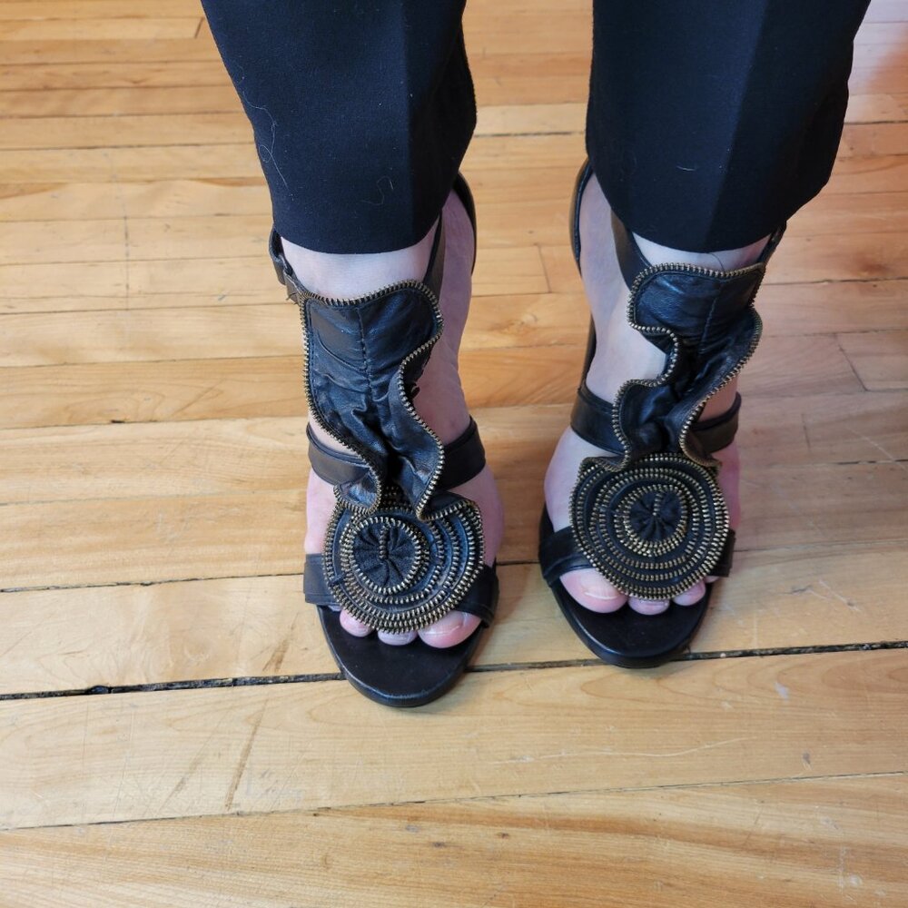 BCBG Black Leather Zipper‎ Rosette Ankle Strap Heels 39